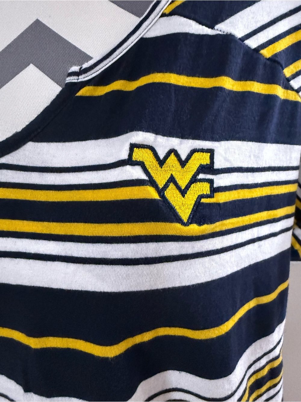 UG Apparel Women's WVU Mountaineers Striped Tailgate Tee Size Large EUC